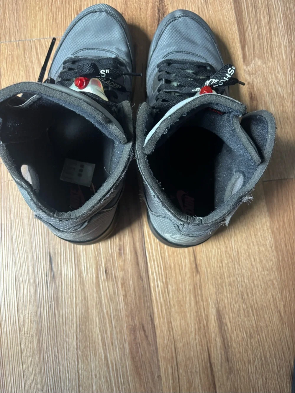 Air Jordan off whites